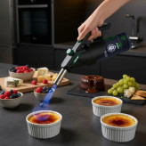 فندک اتمی ضد باد گرین لاین مدل Fire Flame-در حال گرم کردن مواد غذایی